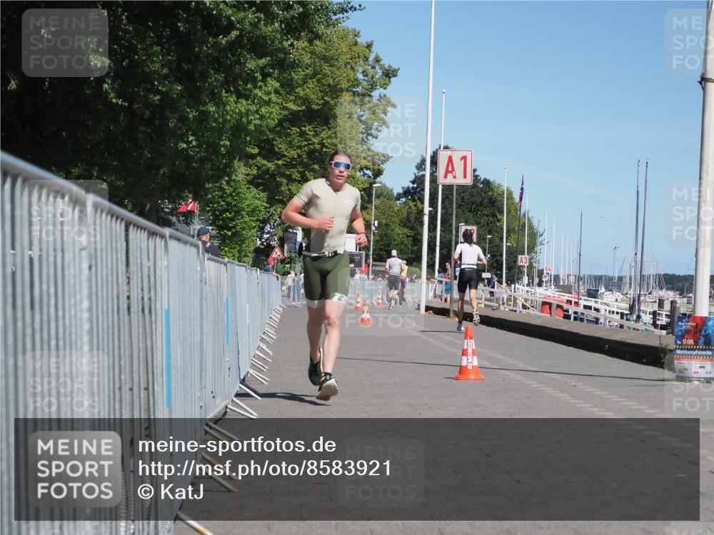 17.08.2025 - KN Förde Triathlon 2025 KatJ http://msf.ph/oto/8583921 17.08.2025 13:25:17 Laufen 548 meine-sportfotos.de