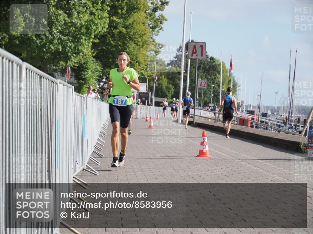 17.08.2025 - KN Förde Triathlon 2025 KatJ http://msf.ph/oto/8583956 17.08.2025 10:08:07 Laufen 187 meine-sportfotos.de
