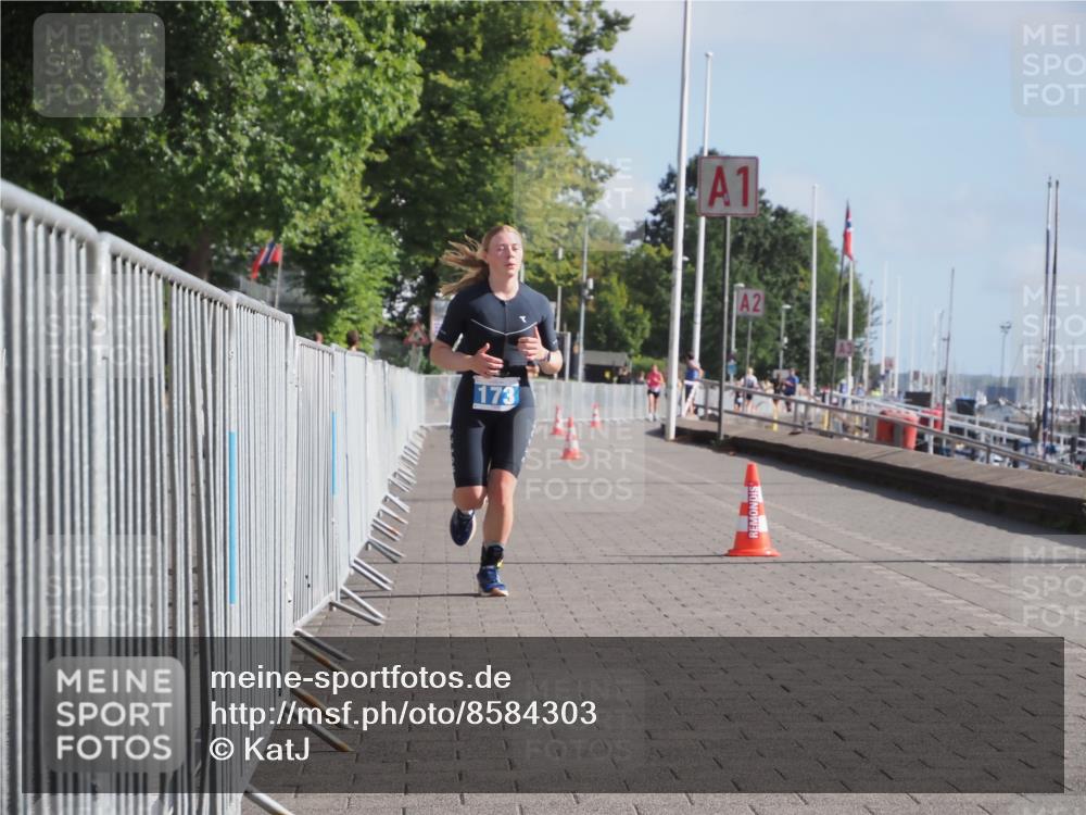 17.08.2025 - KN Förde Triathlon 2025 KatJ http://msf.ph/oto/8584303 17.08.2025 10:09:16 Laufen 109, 144, 173 meine-sportfotos.de