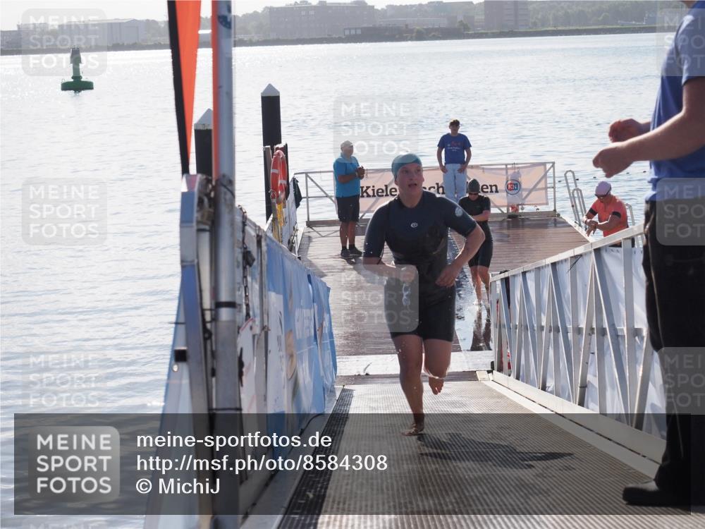 17.08.2025 - KN Förde Triathlon 2025 MichiJ http://msf.ph/oto/8584308 17.08.2025 09:22:30 Schwimmen 111, 208, 221, 235 meine-sportfotos.de
