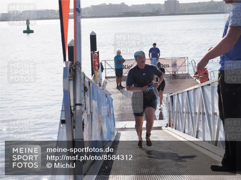 17.08.2025 - KN Förde Triathlon 2025 MichiJ http://msf.ph/oto/8584312 17.08.2025 09:22:30 Schwimmen 111, 208, 221, 235 meine-sportfotos.de