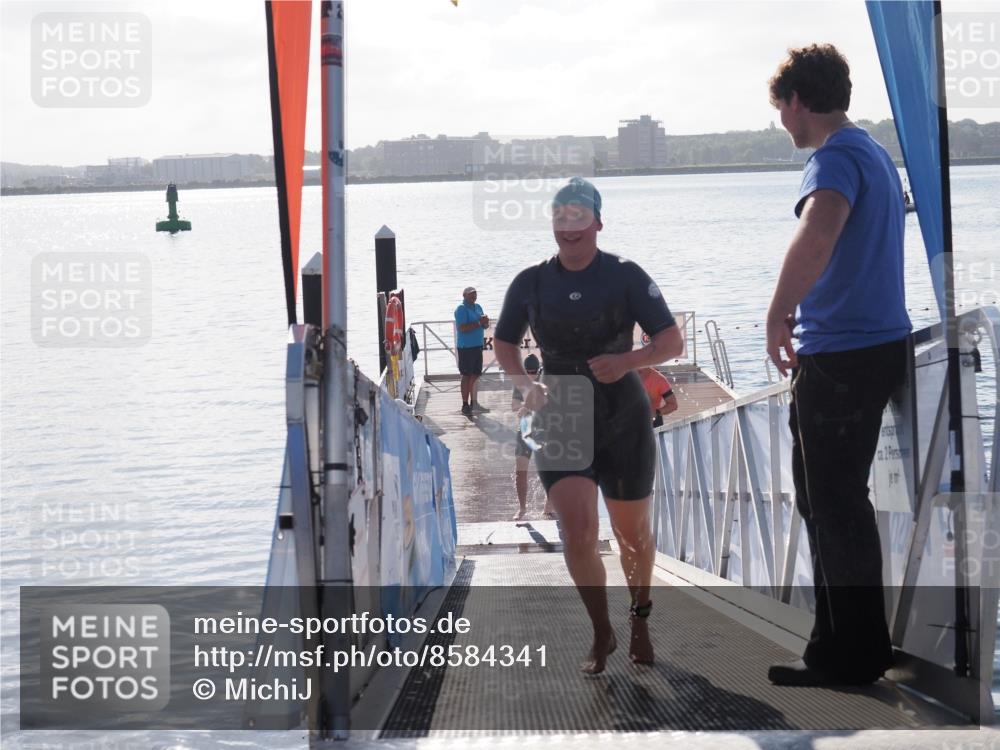 17.08.2025 - KN Förde Triathlon 2025 MichiJ http://msf.ph/oto/8584341 17.08.2025 09:22:31 Schwimmen 111, 208, 221, 221, 235, 246 meine-sportfotos.de