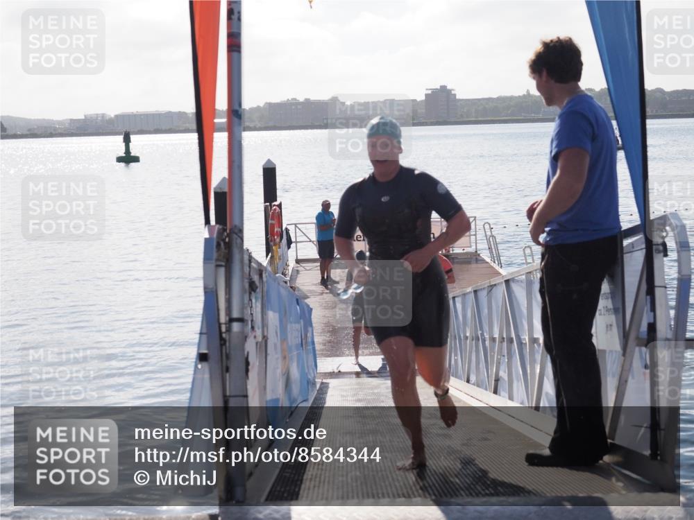 17.08.2025 - KN Förde Triathlon 2025 MichiJ http://msf.ph/oto/8584344 17.08.2025 09:22:31 Schwimmen 111, 208, 221, 221, 235, 246 meine-sportfotos.de