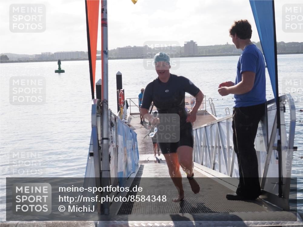 17.08.2025 - KN Förde Triathlon 2025 MichiJ http://msf.ph/oto/8584348 17.08.2025 09:22:31 Schwimmen 111, 208, 221, 221, 235, 246 meine-sportfotos.de