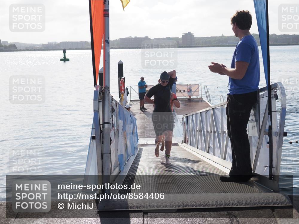 17.08.2025 - KN Förde Triathlon 2025 MichiJ http://msf.ph/oto/8584406 17.08.2025 09:22:34 Schwimmen 111, 208, 221, 235, 221, 235, 246 meine-sportfotos.de