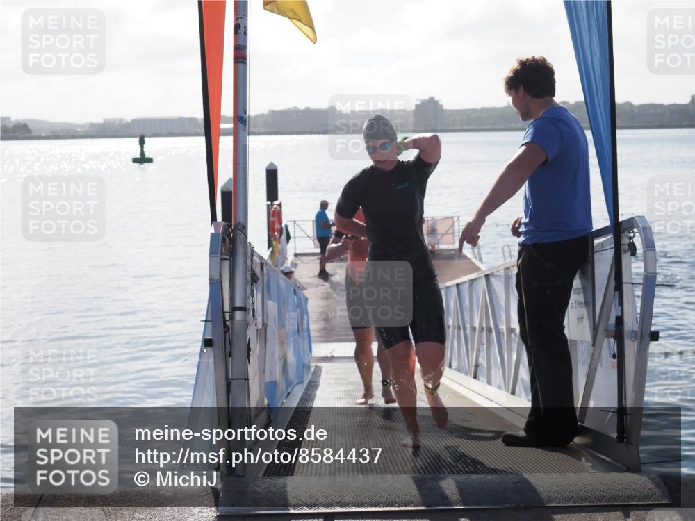 17.08.2025 - KN Förde Triathlon 2025 MichiJ http://msf.ph/oto/8584437 17.08.2025 09:22:35 Schwimmen 111, 208, 221, 235, 221, 235, 246 meine-sportfotos.de