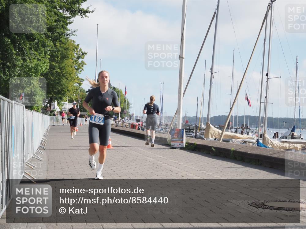 17.08.2025 - KN Förde Triathlon 2025 KatJ http://msf.ph/oto/8584440 17.08.2025 10:09:28 Laufen 136, 144, 162 meine-sportfotos.de