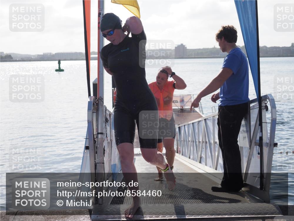 17.08.2025 - KN Förde Triathlon 2025 MichiJ http://msf.ph/oto/8584460 17.08.2025 09:22:36 Schwimmen 111, 208, 221, 235, 221, 235, 246, 249 meine-sportfotos.de