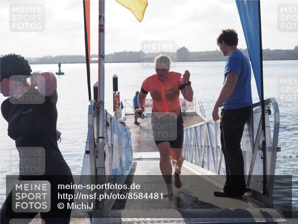 17.08.2025 - KN Förde Triathlon 2025 MichiJ http://msf.ph/oto/8584481 17.08.2025 09:22:37 Schwimmen 111, 221, 235, 235, 246, 249 meine-sportfotos.de
