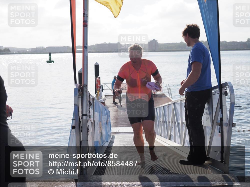 17.08.2025 - KN Förde Triathlon 2025 MichiJ http://msf.ph/oto/8584487 17.08.2025 09:22:37 Schwimmen 111, 221, 235, 235, 246, 249 meine-sportfotos.de