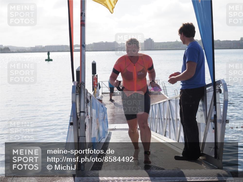 17.08.2025 - KN Förde Triathlon 2025 MichiJ http://msf.ph/oto/8584492 17.08.2025 09:22:37 Schwimmen 111, 221, 235, 235, 246, 249 meine-sportfotos.de