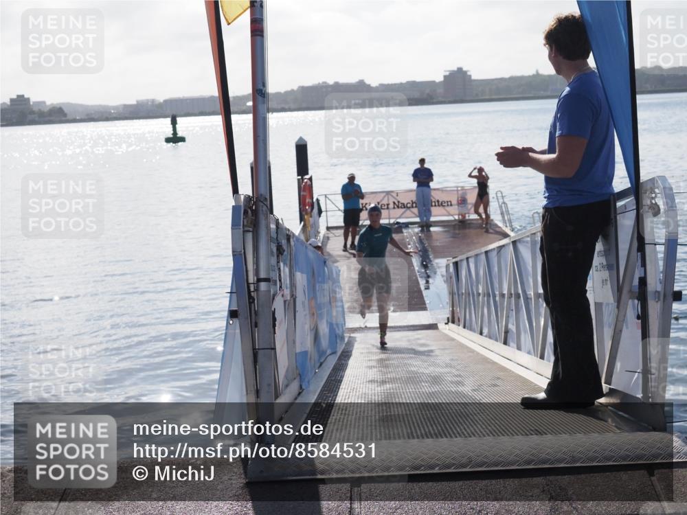 17.08.2025 - KN Förde Triathlon 2025 MichiJ http://msf.ph/oto/8584531 17.08.2025 09:22:45 Schwimmen 221, 235, 246, 246, 249 meine-sportfotos.de