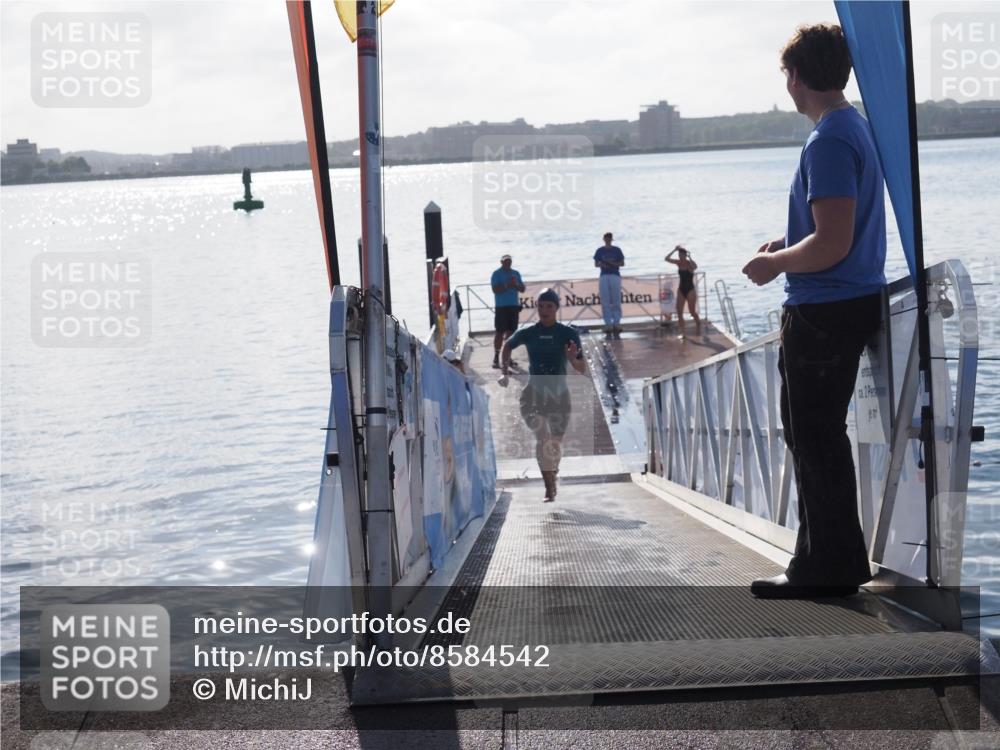 17.08.2025 - KN Förde Triathlon 2025 MichiJ http://msf.ph/oto/8584542 17.08.2025 09:22:45 Schwimmen 221, 235, 246, 246, 249 meine-sportfotos.de