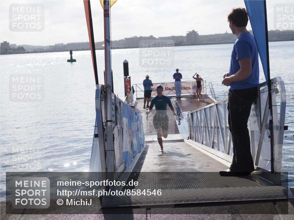 17.08.2025 - KN Förde Triathlon 2025 MichiJ http://msf.ph/oto/8584546 17.08.2025 09:22:45 Schwimmen 221, 235, 246, 246, 249 meine-sportfotos.de