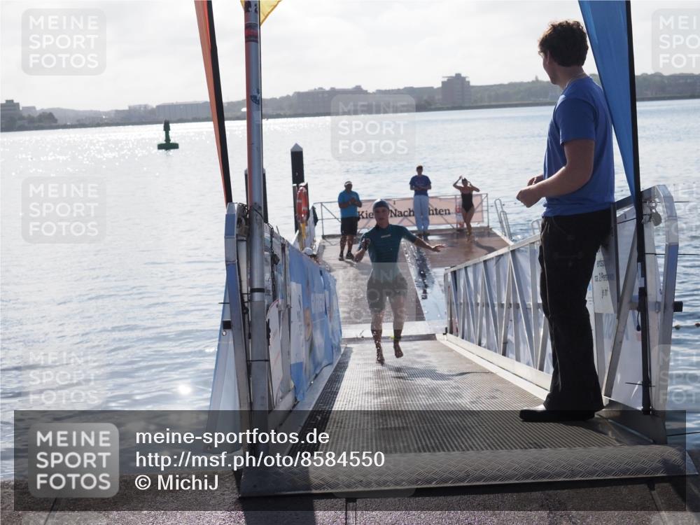 17.08.2025 - KN Förde Triathlon 2025 MichiJ http://msf.ph/oto/8584550 17.08.2025 09:22:45 Schwimmen 221, 235, 246, 246, 249 meine-sportfotos.de