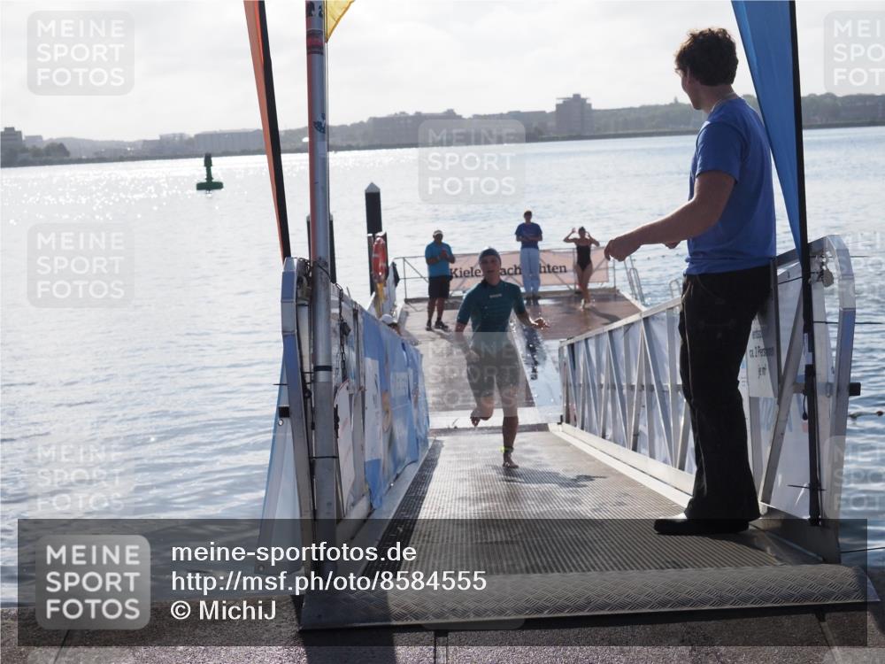 17.08.2025 - KN Förde Triathlon 2025 MichiJ http://msf.ph/oto/8584555 17.08.2025 09:22:45 Schwimmen 221, 235, 246, 246, 249 meine-sportfotos.de