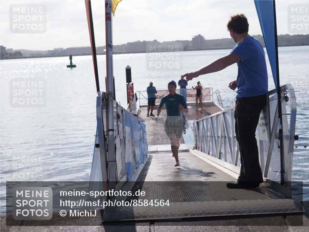 17.08.2025 - KN Förde Triathlon 2025 MichiJ http://msf.ph/oto/8584564 17.08.2025 09:22:46 Schwimmen 221, 235, 246, 246, 249 meine-sportfotos.de