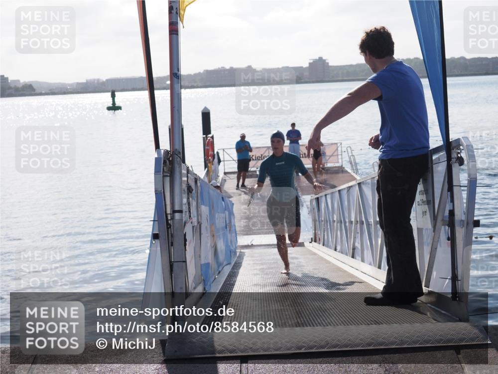 17.08.2025 - KN Förde Triathlon 2025 MichiJ http://msf.ph/oto/8584568 17.08.2025 09:22:46 Schwimmen 221, 235, 246, 246, 249 meine-sportfotos.de