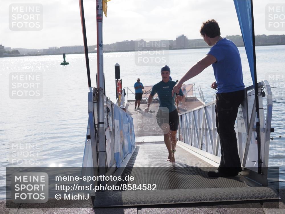 17.08.2025 - KN Förde Triathlon 2025 MichiJ http://msf.ph/oto/8584582 17.08.2025 09:22:46 Schwimmen 221, 235, 246, 246, 249 meine-sportfotos.de
