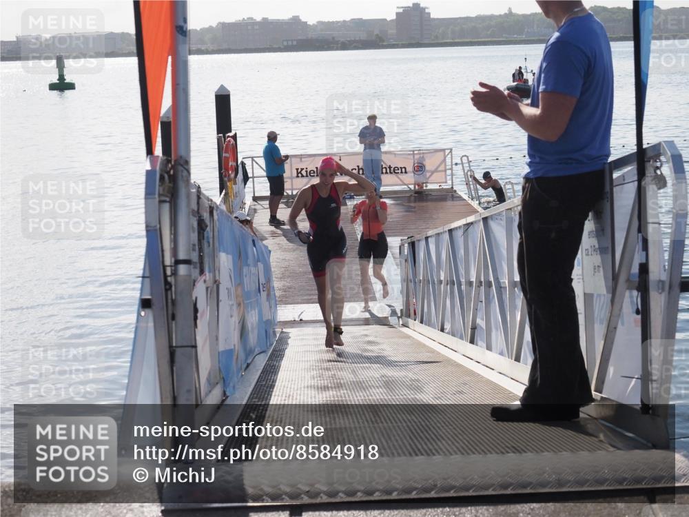 17.08.2025 - KN Förde Triathlon 2025 MichiJ http://msf.ph/oto/8584918 17.08.2025 09:23:16 Schwimmen 225, 237, 218, 225, 237 meine-sportfotos.de