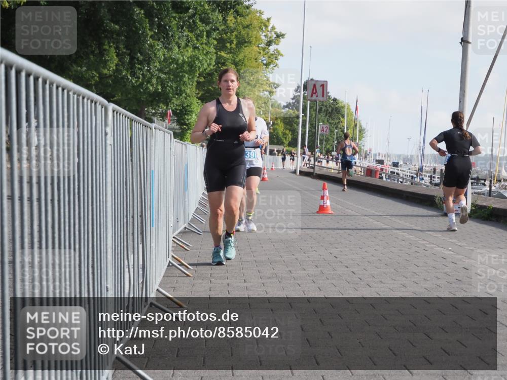 17.08.2025 - KN Förde Triathlon 2025 KatJ http://msf.ph/oto/8585042 17.08.2025 10:10:34 Laufen 110, 139, 185 meine-sportfotos.de