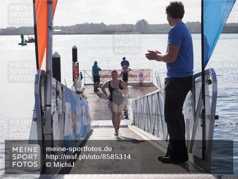 17.08.2025 - KN Förde Triathlon 2025 MichiJ http://msf.ph/oto/8585314 17.08.2025 09:24:35 Schwimmen 243, 118, 243 meine-sportfotos.de