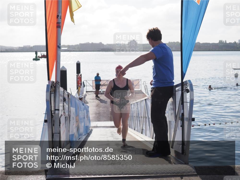 17.08.2025 - KN Förde Triathlon 2025 MichiJ http://msf.ph/oto/8585350 17.08.2025 09:24:36 Schwimmen 243, 118, 243 meine-sportfotos.de