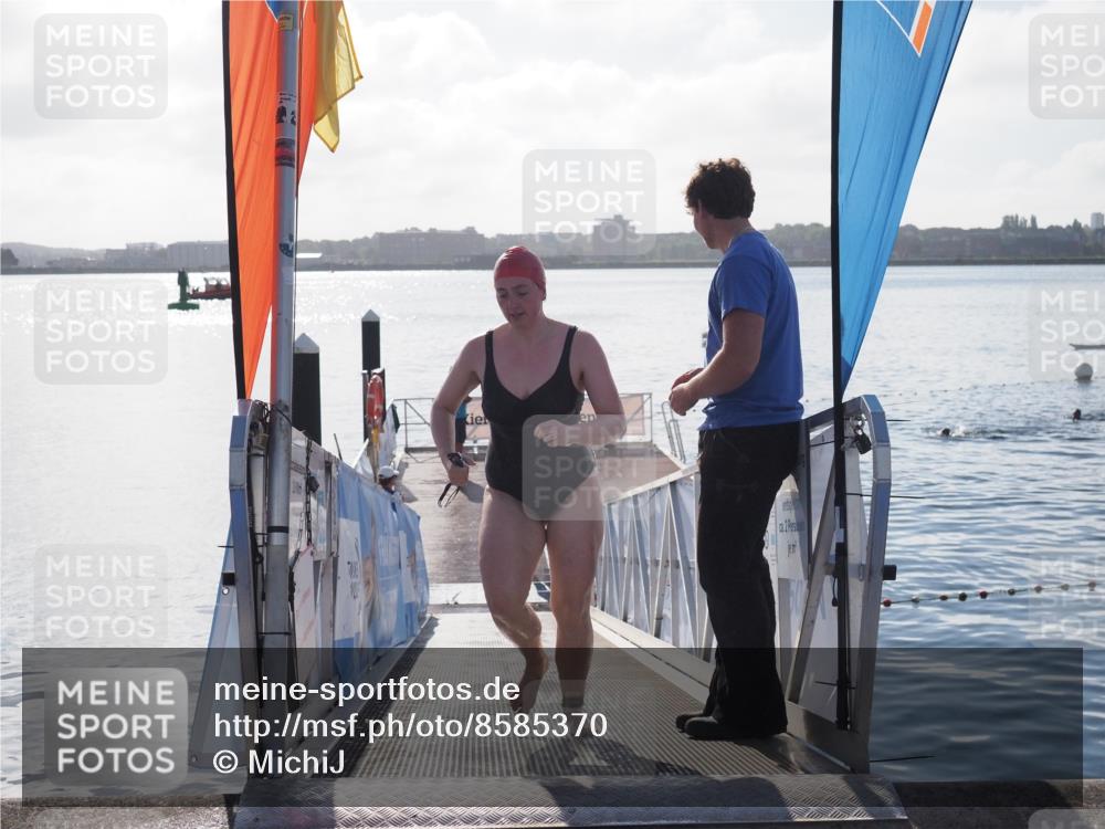 17.08.2025 - KN Förde Triathlon 2025 MichiJ http://msf.ph/oto/8585370 17.08.2025 09:24:37 Schwimmen 243, 118, 243 meine-sportfotos.de