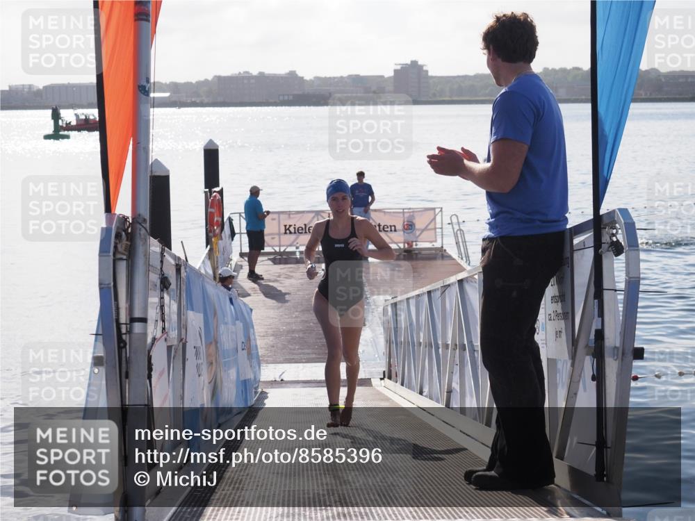 17.08.2025 - KN Förde Triathlon 2025 MichiJ http://msf.ph/oto/8585396 17.08.2025 09:24:40 Schwimmen 118, 243, 118 meine-sportfotos.de
