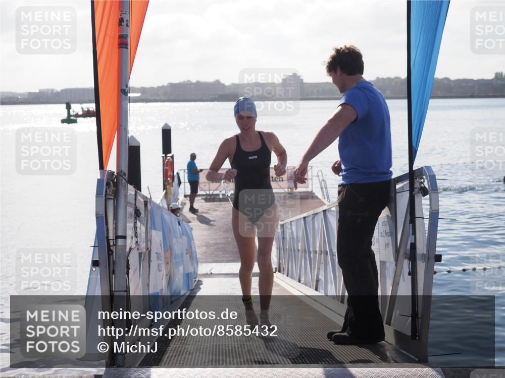 17.08.2025 - KN Förde Triathlon 2025 MichiJ http://msf.ph/oto/8585432 17.08.2025 09:24:41 Schwimmen 118, 243, 118 meine-sportfotos.de