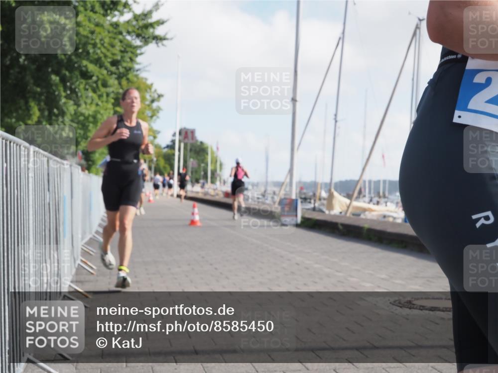 17.08.2025 - KN Förde Triathlon 2025 KatJ http://msf.ph/oto/8585450 17.08.2025 10:11:07 Laufen 140, 189, 198, 240, 241 meine-sportfotos.de