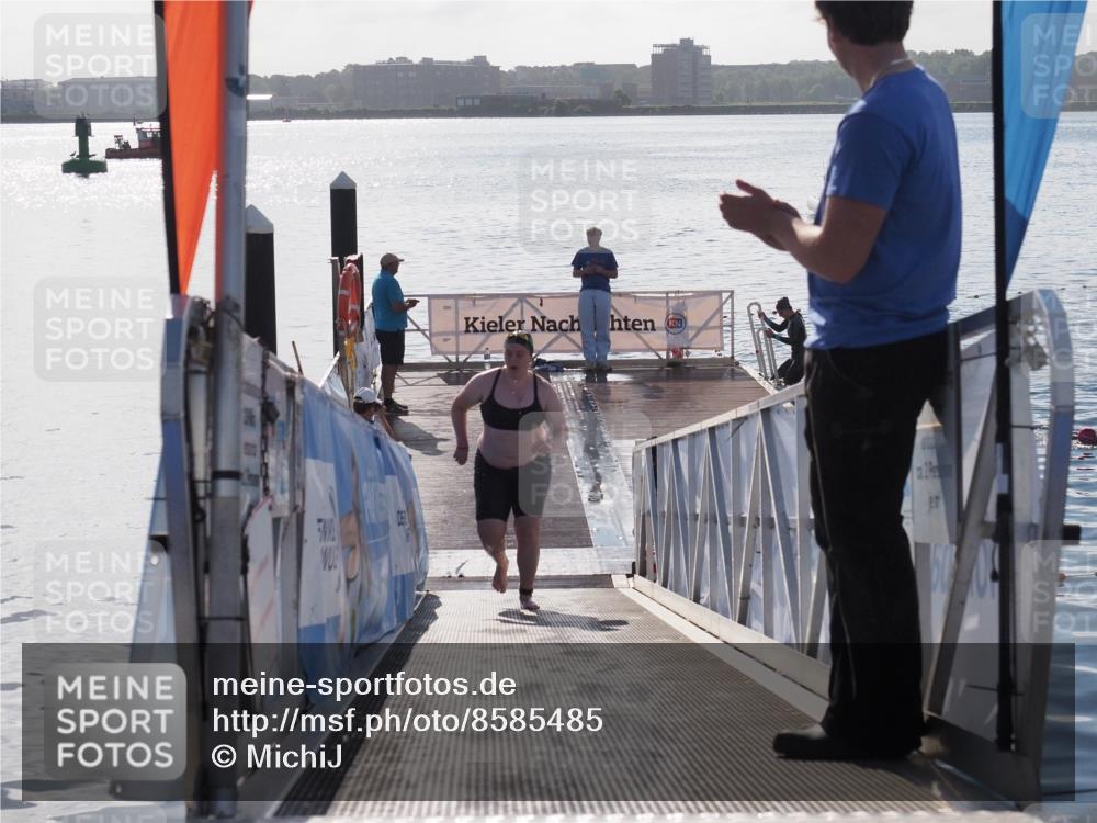 17.08.2025 - KN Förde Triathlon 2025 MichiJ http://msf.ph/oto/8585485 17.08.2025 09:25:01 Schwimmen 251, 248, 251 meine-sportfotos.de