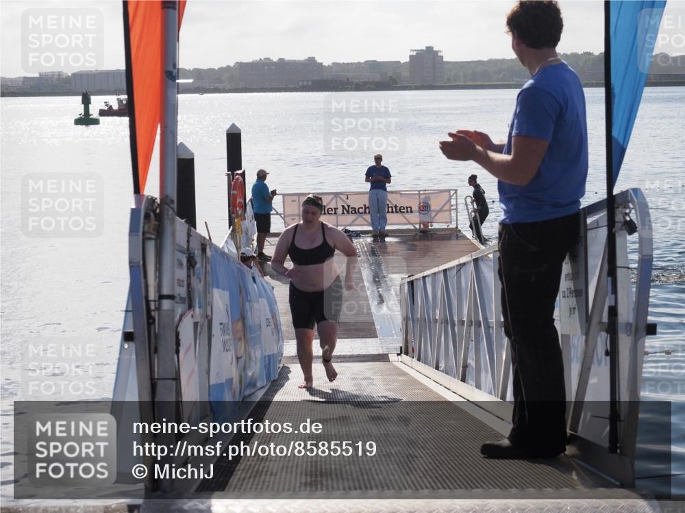 17.08.2025 - KN Förde Triathlon 2025 MichiJ http://msf.ph/oto/8585519 17.08.2025 09:25:02 Schwimmen 251, 248, 251 meine-sportfotos.de