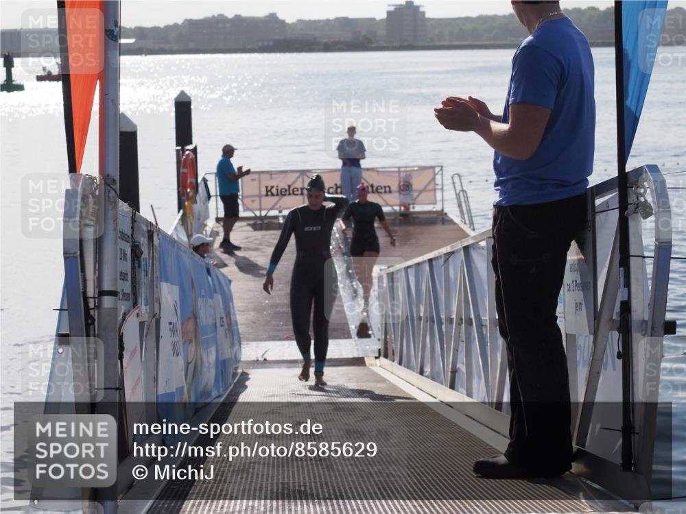 17.08.2025 - KN Förde Triathlon 2025 MichiJ http://msf.ph/oto/8585629 17.08.2025 09:25:15 Schwimmen 248, 251, 199, 248 meine-sportfotos.de