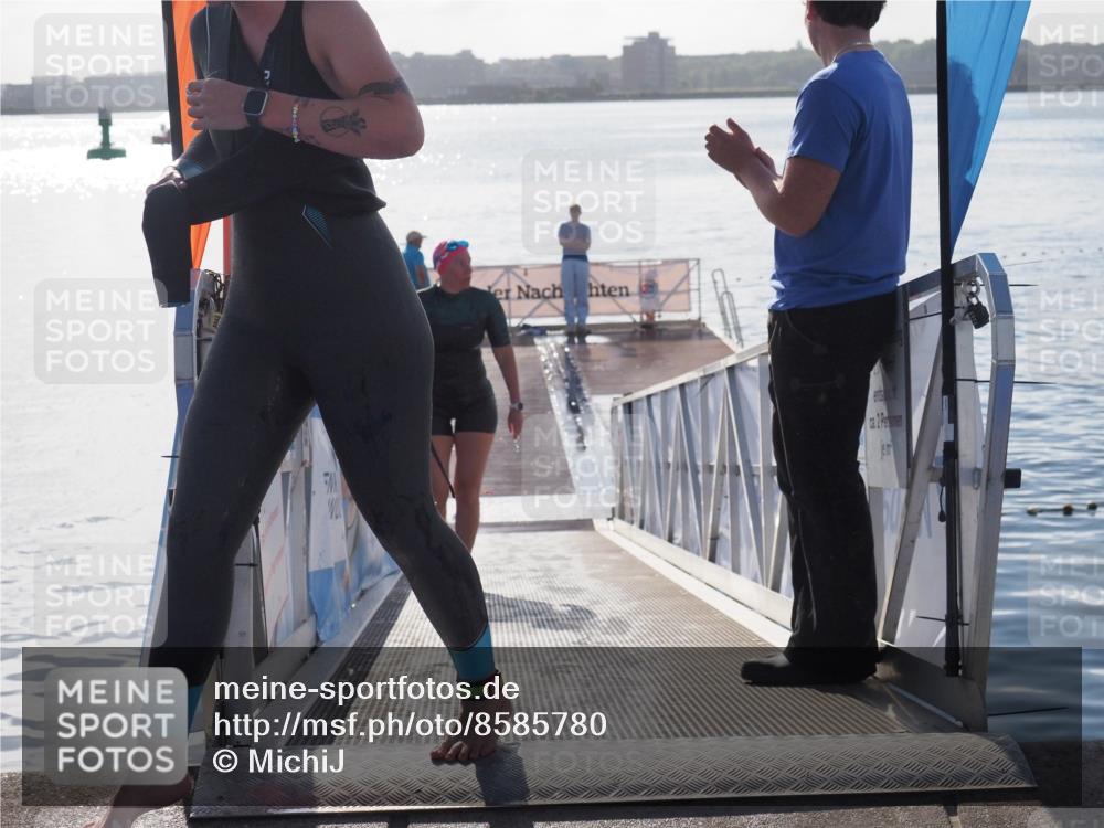 17.08.2025 - KN Förde Triathlon 2025 MichiJ http://msf.ph/oto/8585780 17.08.2025 09:25:21 Schwimmen 199, 248, 199 meine-sportfotos.de