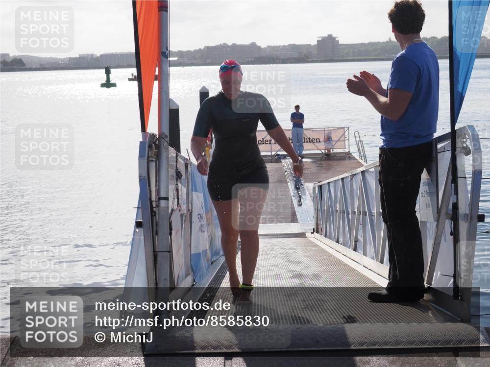 17.08.2025 - KN Förde Triathlon 2025 MichiJ http://msf.ph/oto/8585830 17.08.2025 09:25:24 Schwimmen 199, 248 meine-sportfotos.de
