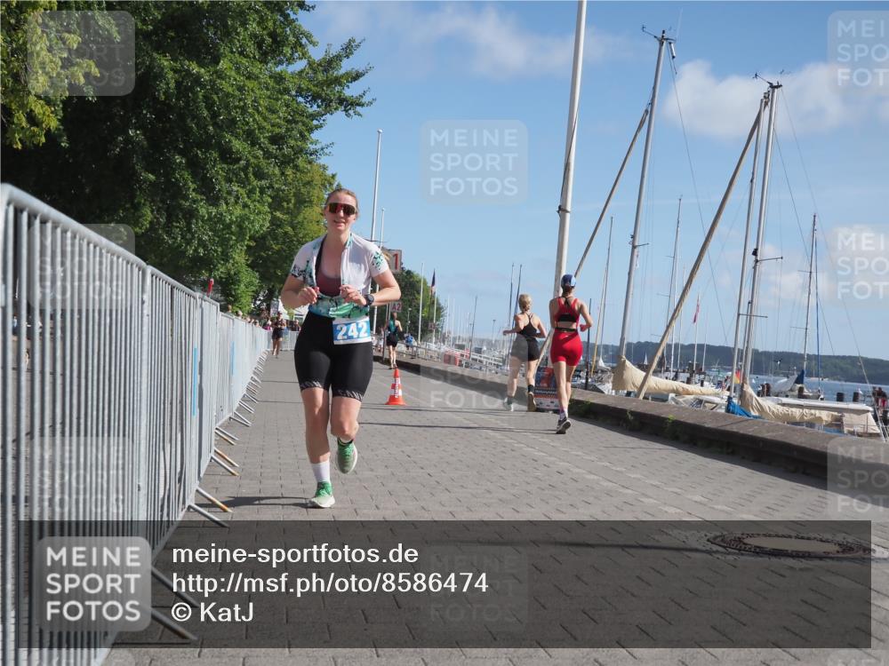 17.08.2025 - KN Förde Triathlon 2025 KatJ http://msf.ph/oto/8586474 17.08.2025 10:35:53 Laufen 242, 246 meine-sportfotos.de