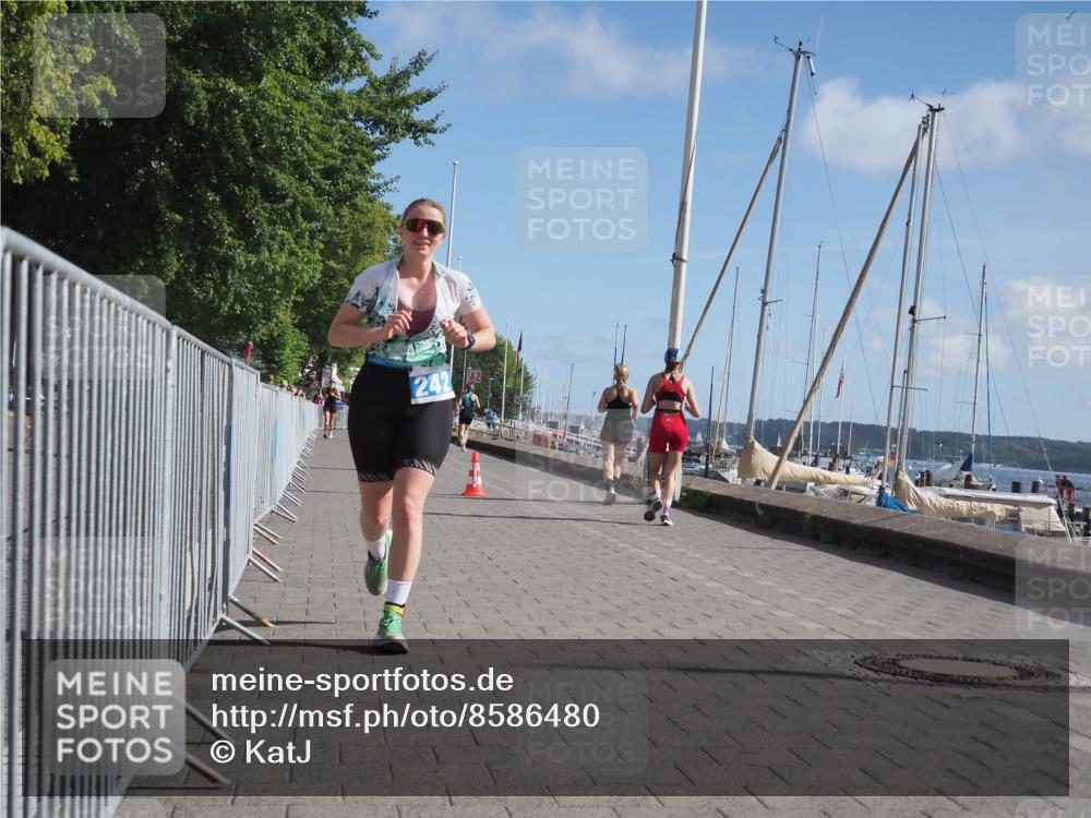 17.08.2025 - KN Förde Triathlon 2025 KatJ http://msf.ph/oto/8586480 17.08.2025 10:35:53 Laufen 242, 246 meine-sportfotos.de