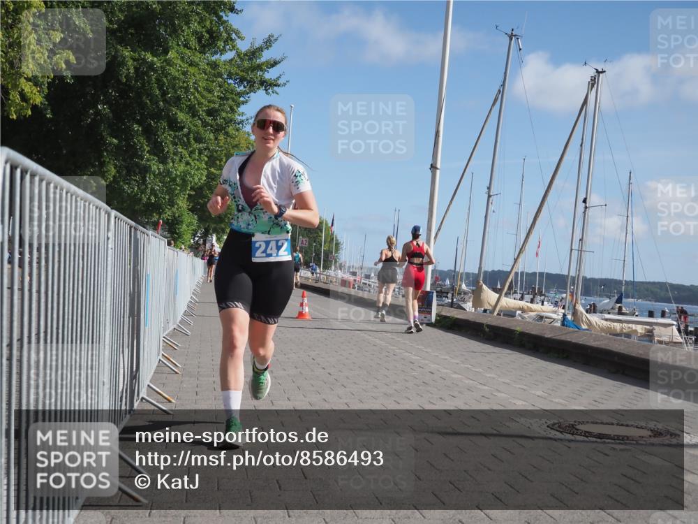 17.08.2025 - KN Förde Triathlon 2025 KatJ http://msf.ph/oto/8586493 17.08.2025 10:35:53 Laufen 242, 246 meine-sportfotos.de
