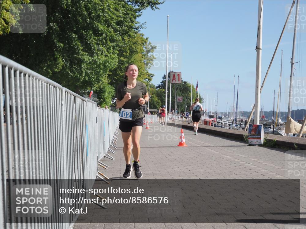 17.08.2025 - KN Förde Triathlon 2025 KatJ http://msf.ph/oto/8586576 17.08.2025 10:36:07 Laufen 102, 248 meine-sportfotos.de