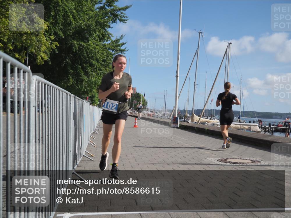17.08.2025 - KN Förde Triathlon 2025 KatJ http://msf.ph/oto/8586615 17.08.2025 10:36:09 Laufen 102, 248 meine-sportfotos.de