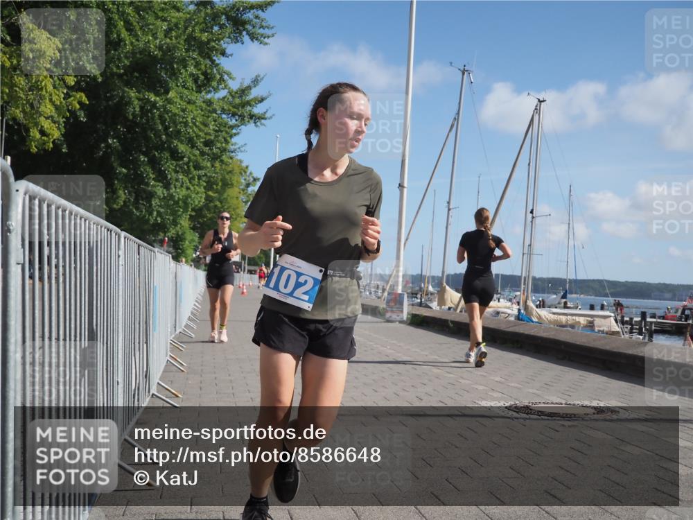 17.08.2025 - KN Förde Triathlon 2025 KatJ http://msf.ph/oto/8586648 17.08.2025 10:36:09 Laufen 102, 248 meine-sportfotos.de