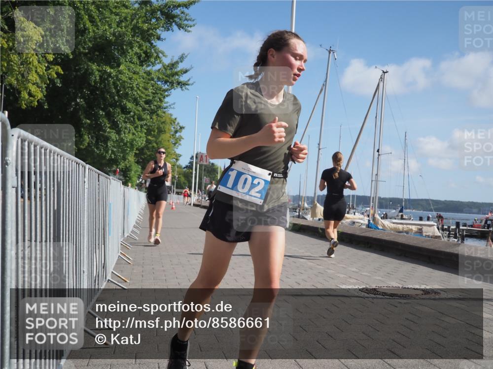 17.08.2025 - KN Förde Triathlon 2025 KatJ http://msf.ph/oto/8586661 17.08.2025 10:36:09 Laufen 102, 248 meine-sportfotos.de