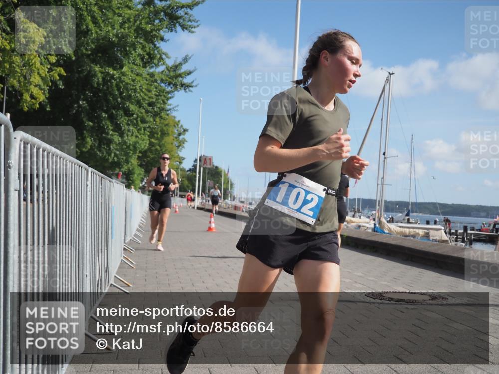 17.08.2025 - KN Förde Triathlon 2025 KatJ http://msf.ph/oto/8586664 17.08.2025 10:36:09 Laufen 102, 248 meine-sportfotos.de