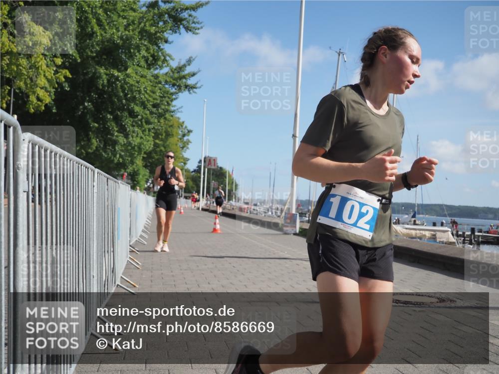 17.08.2025 - KN Förde Triathlon 2025 KatJ http://msf.ph/oto/8586669 17.08.2025 10:36:10 Laufen 102, 248 meine-sportfotos.de