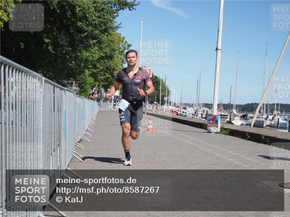 17.08.2025 - KN Förde Triathlon 2025 KatJ http://msf.ph/oto/8587267 17.08.2025 13:30:01 Laufen 411, 467 meine-sportfotos.de