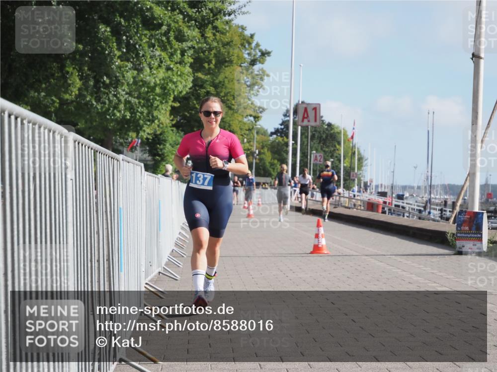 17.08.2025 - KN Förde Triathlon 2025 KatJ http://msf.ph/oto/8588016 17.08.2025 10:13:48 Laufen 137 meine-sportfotos.de