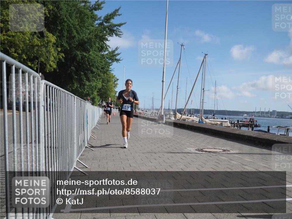 17.08.2025 - KN Förde Triathlon 2025 KatJ http://msf.ph/oto/8588037 17.08.2025 10:38:39 Laufen 163, 176 meine-sportfotos.de