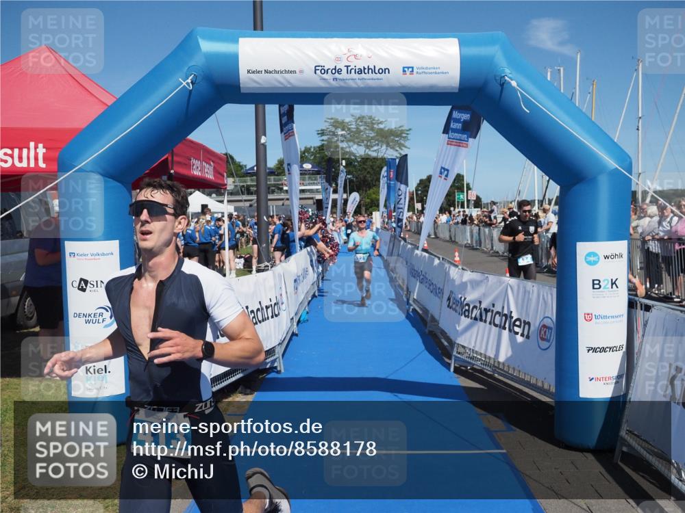 17.08.2025 - KN Förde Triathlon 2025 MichiJ http://msf.ph/oto/8588178 17.08.2025 13:44:22 Laufen 413, 422 meine-sportfotos.de