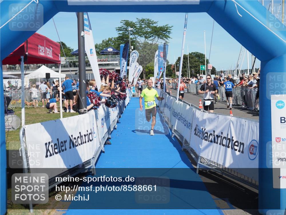17.08.2025 - KN Förde Triathlon 2025 MichiJ http://msf.ph/oto/8588661 17.08.2025 13:45:19 Laufen 456 meine-sportfotos.de
